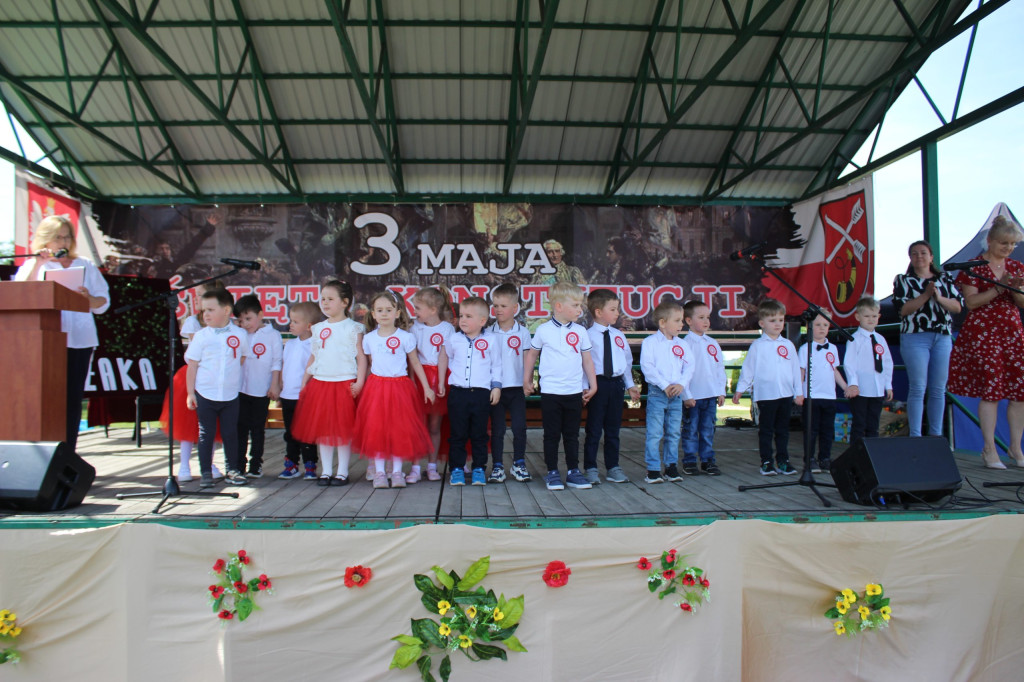 Obchody 3 maja i Dnia Strażaka w Komarówce