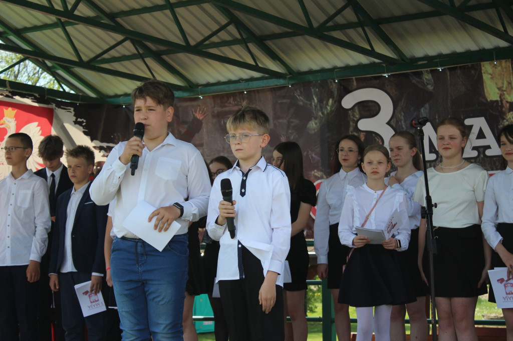 Obchody 3 maja i Dnia Strażaka w Komarówce