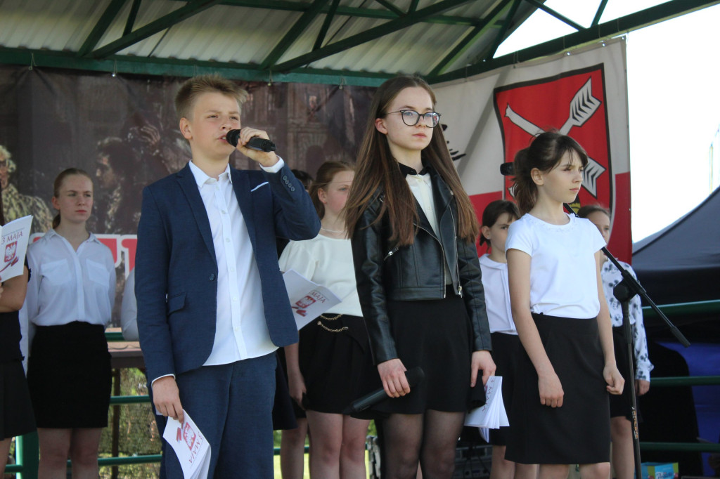 Obchody 3 maja i Dnia Strażaka w Komarówce