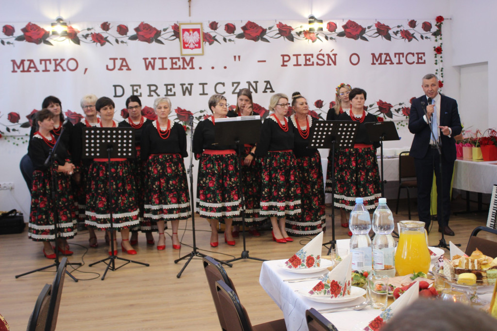 Obchody Dnia Matki w Derewicznej