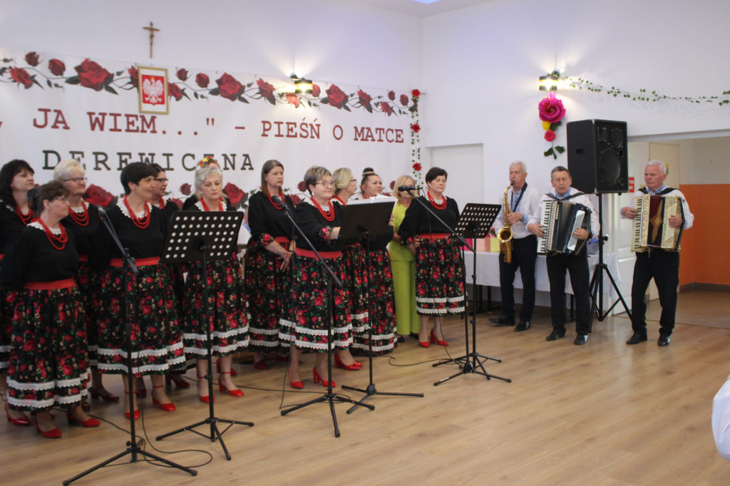 Obchody Dnia Matki w Derewicznej