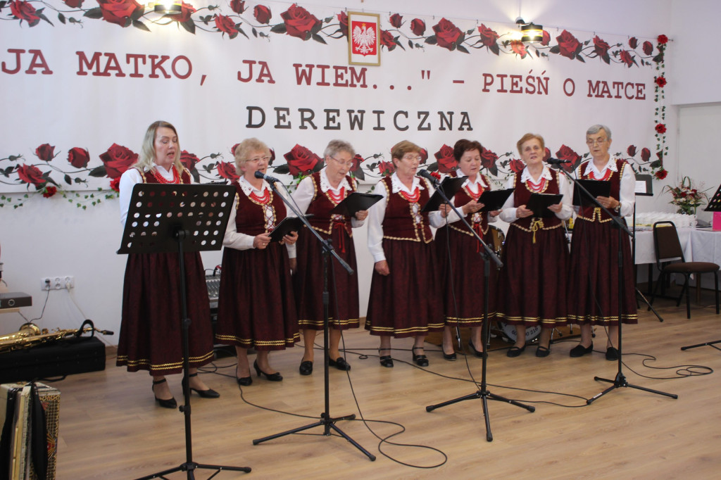 Obchody Dnia Matki w Derewicznej