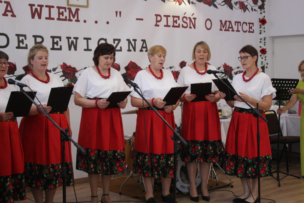 Obchody Dnia Matki w Derewicznej