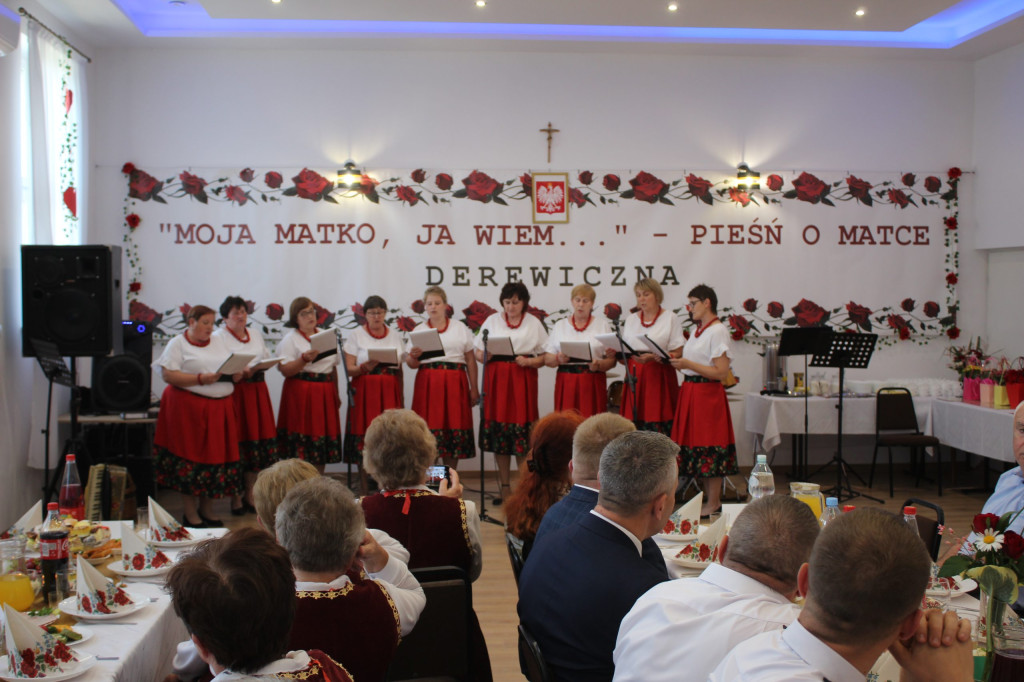 Obchody Dnia Matki w Derewicznej