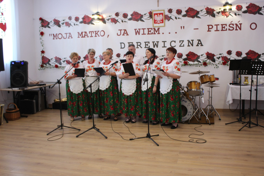 Obchody Dnia Matki w Derewicznej