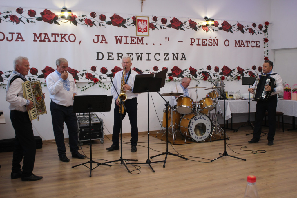 Obchody Dnia Matki w Derewicznej