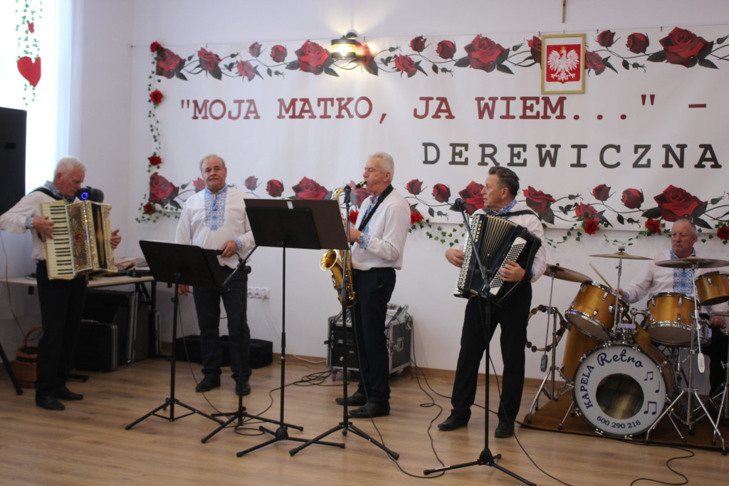 Obchody Dnia Matki w Derewicznej