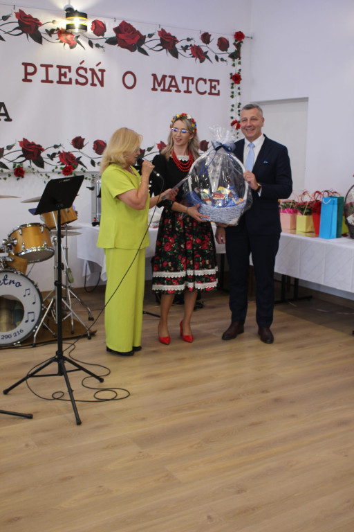 Obchody Dnia Matki w Derewicznej