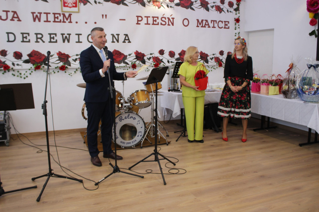 Obchody Dnia Matki w Derewicznej