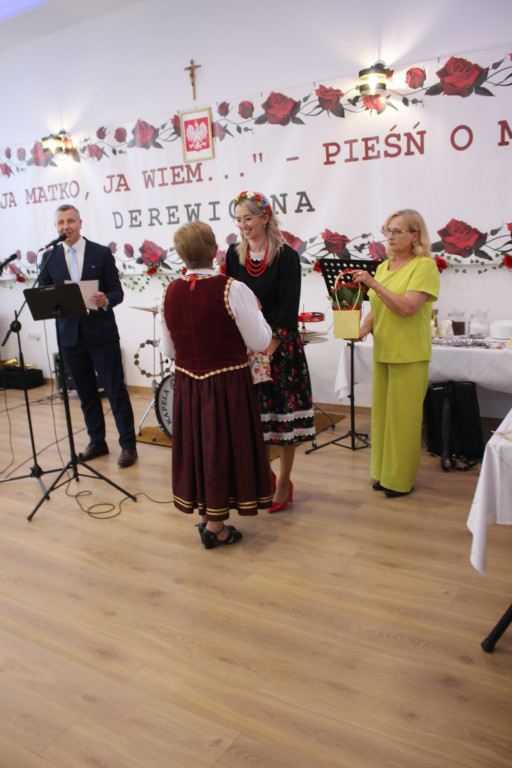Obchody Dnia Matki w Derewicznej