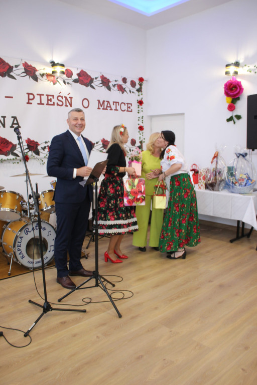 Obchody Dnia Matki w Derewicznej