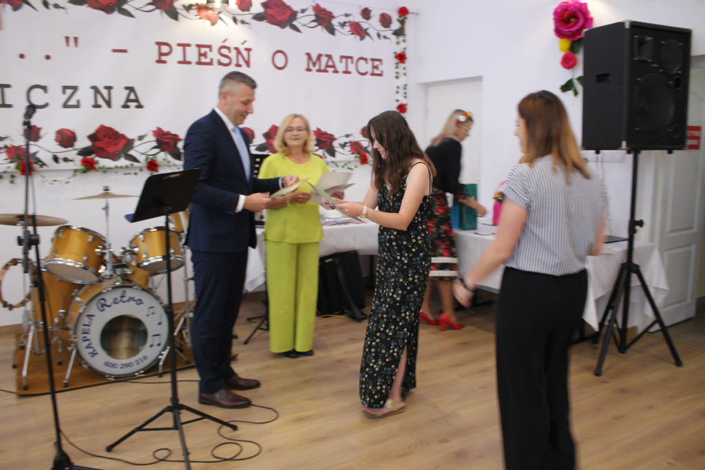 Obchody Dnia Matki w Derewicznej