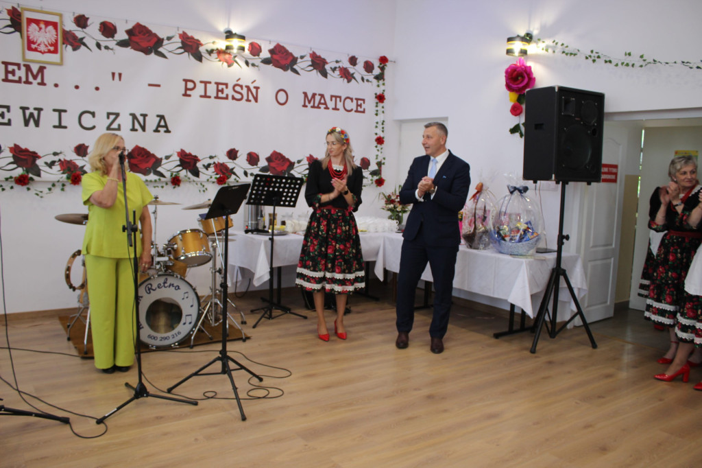 Obchody Dnia Matki w Derewicznej