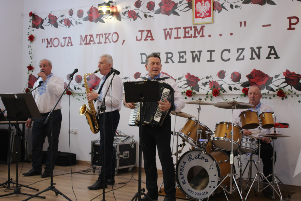 Obchody Dnia Matki w Derewicznej