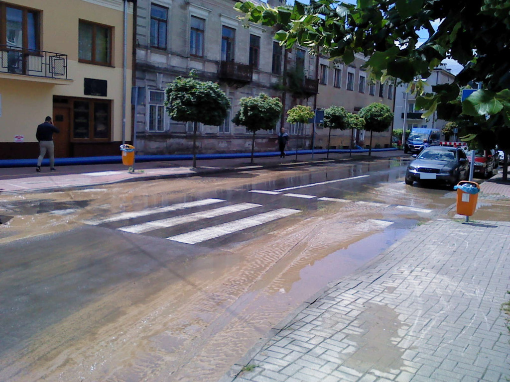 Awaria wodociągu na Warszawskiej