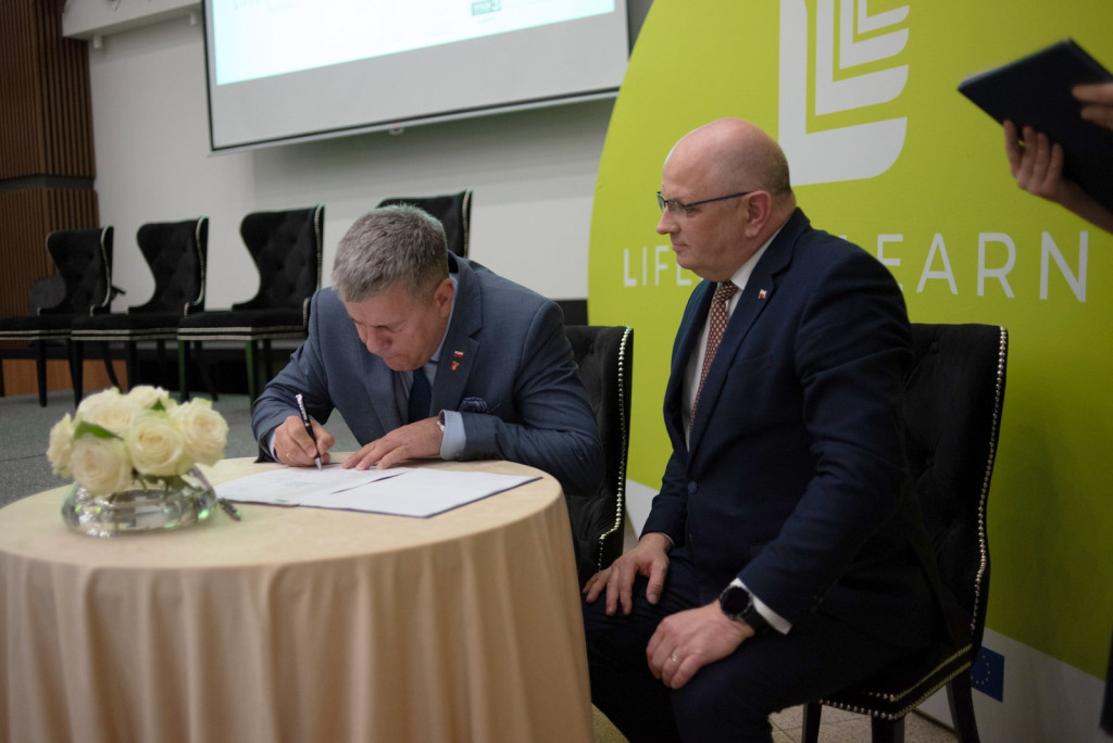  Podpisanie umowy w/s doradztwa zawodowego