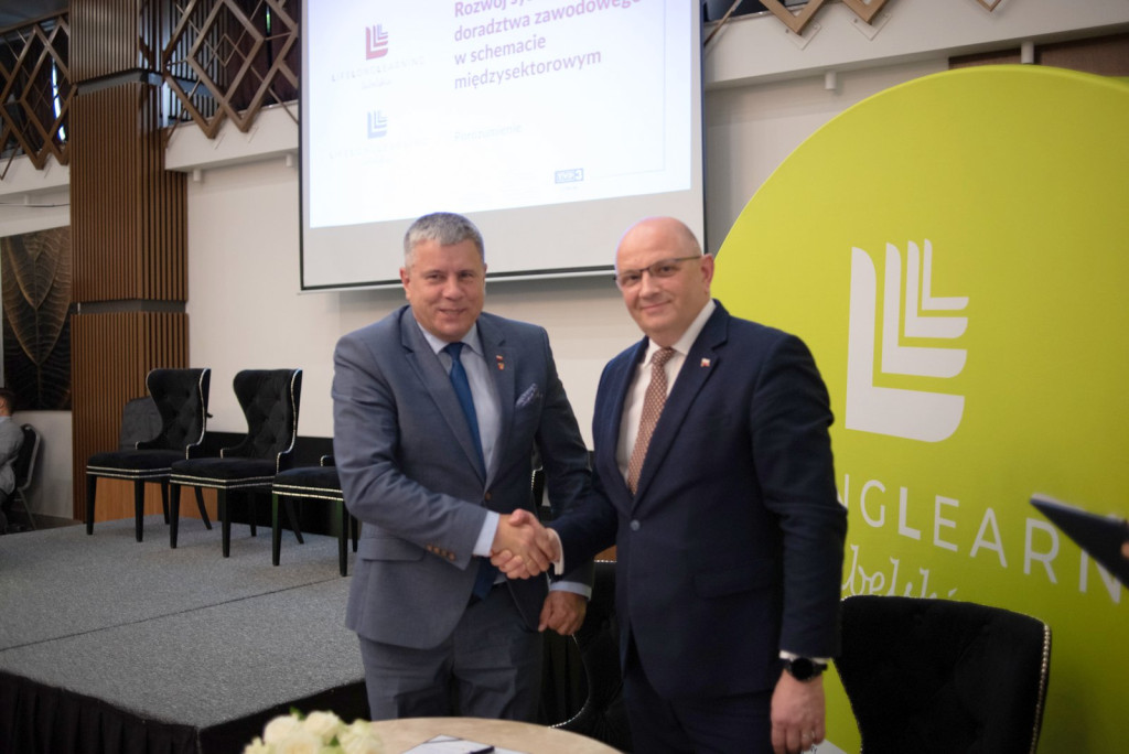  Podpisanie umowy w/s doradztwa zawodowego