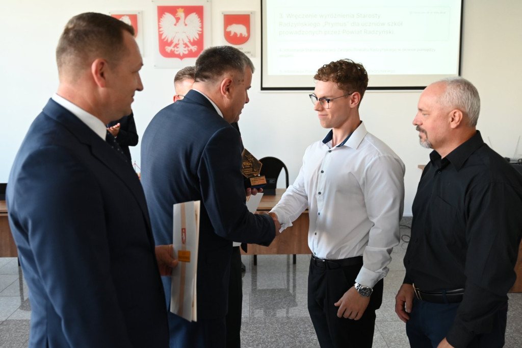 Nagrody starosty dla uczniów