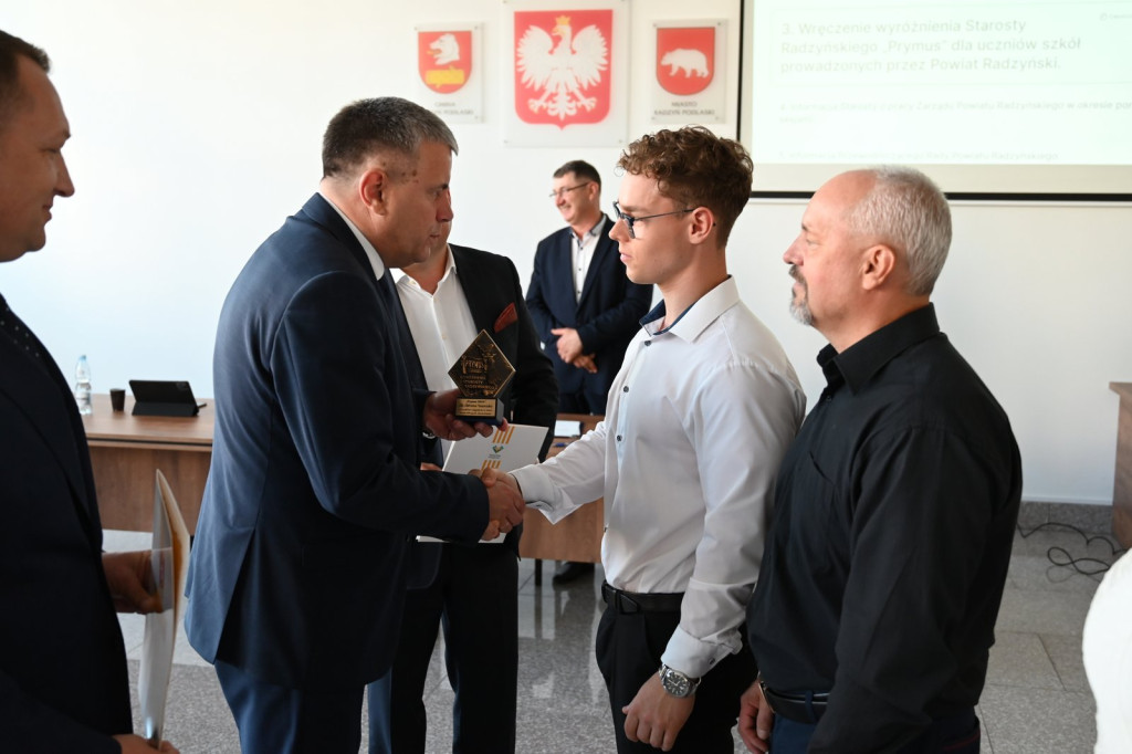 Nagrody starosty dla uczniów