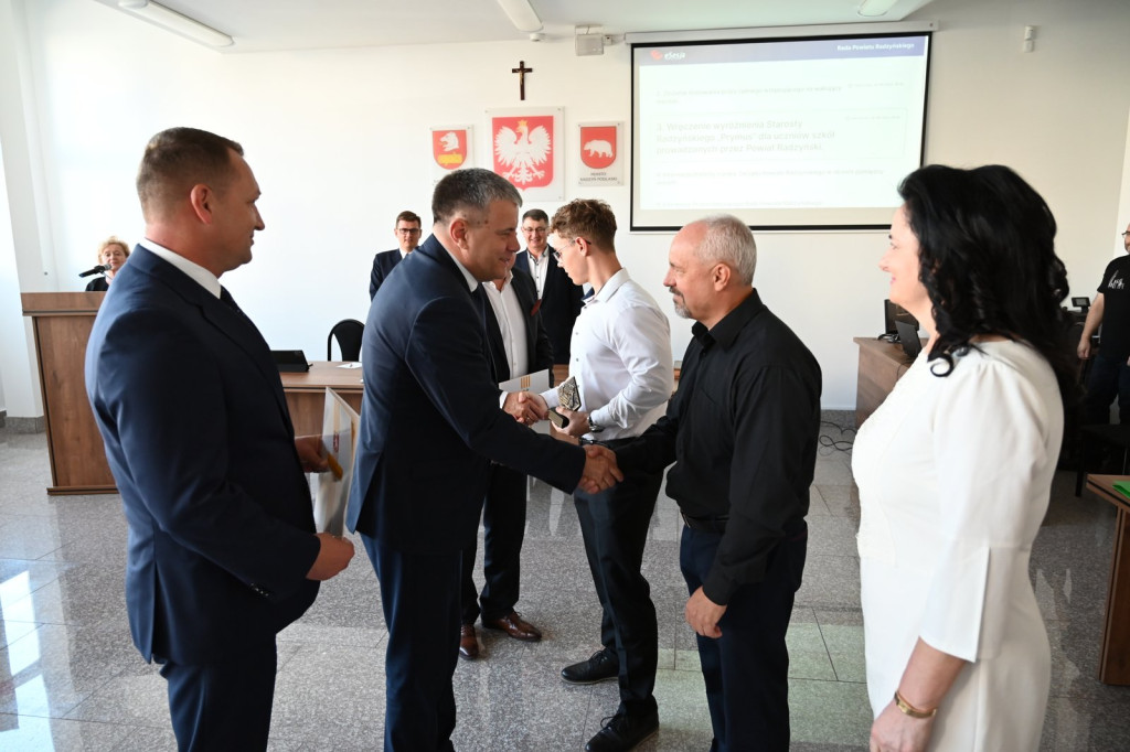 Nagrody starosty dla uczniów