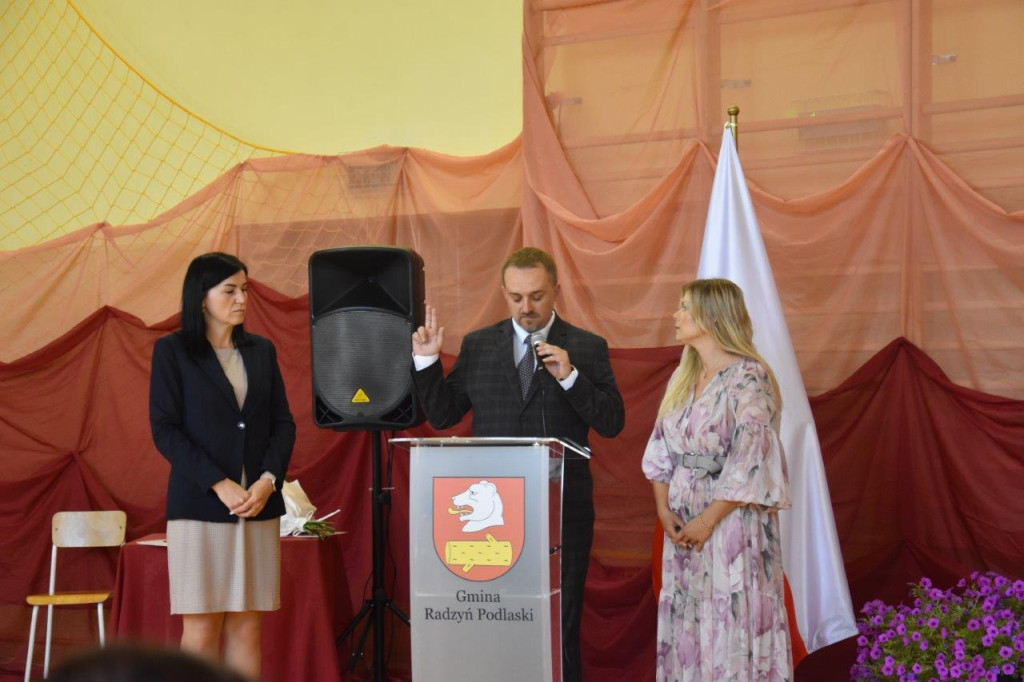 Początek roku szkolnego w szkołach gminy Radzyń