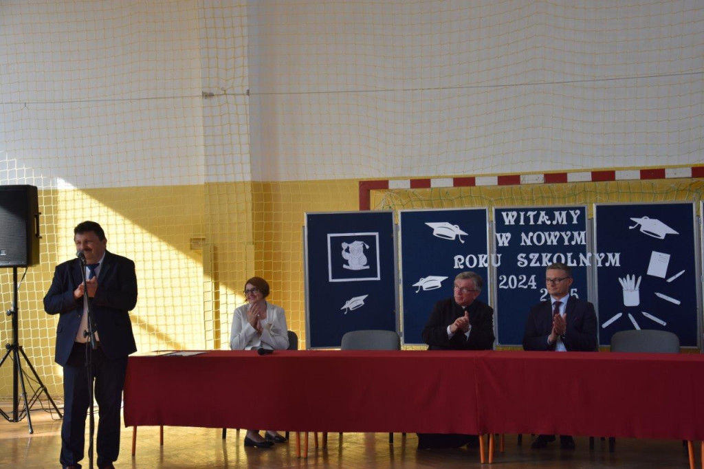 Początek roku szkolnego w szkołach gminy Radzyń