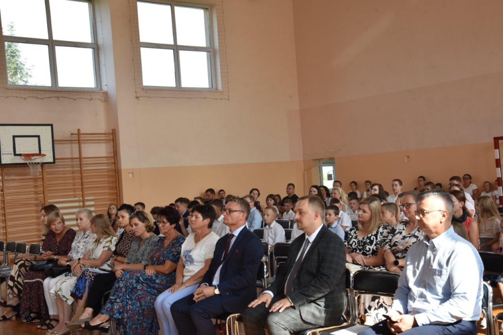 Początek roku szkolnego w szkołach gminy Radzyń