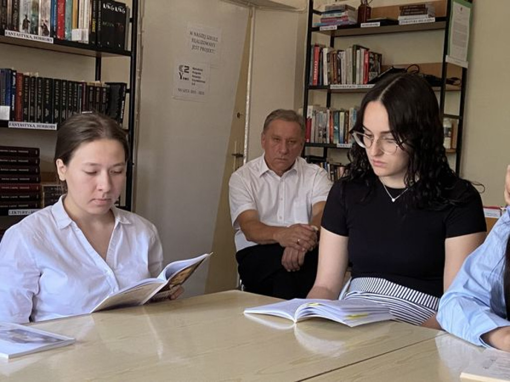 Narodowe Czytanie 2024 w LO w Komarówce Podlaskiej