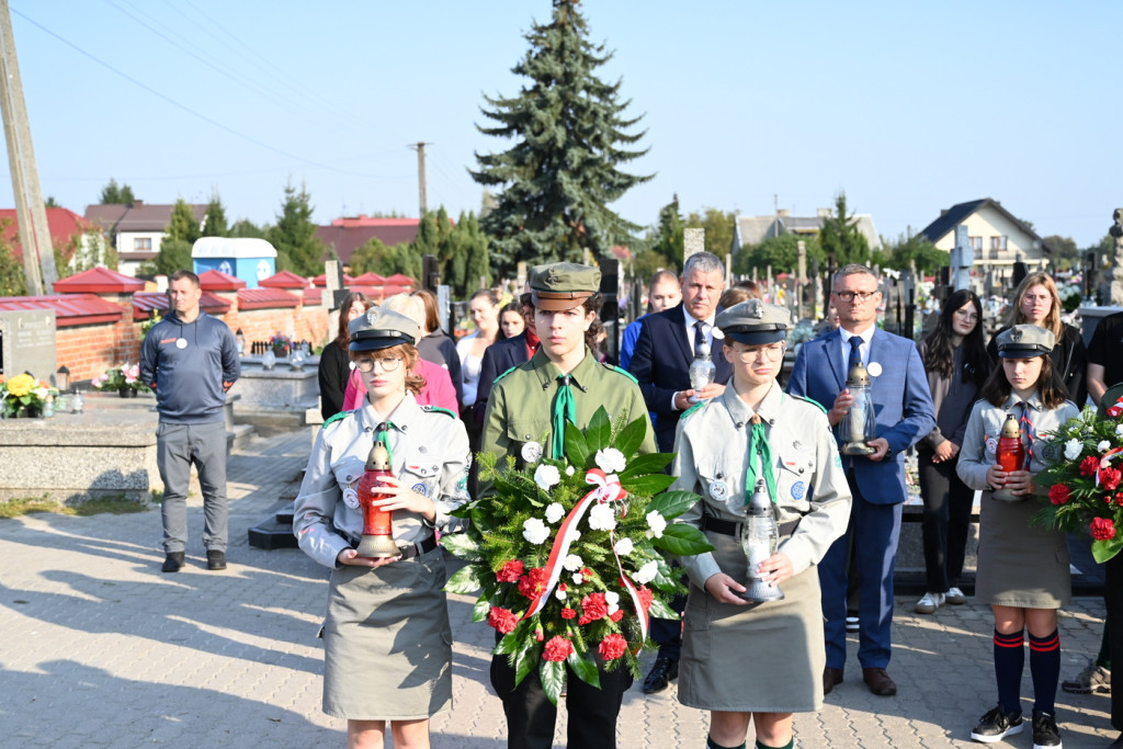 Uroczystość ku czci harcerzy zabitych w 1940 r.