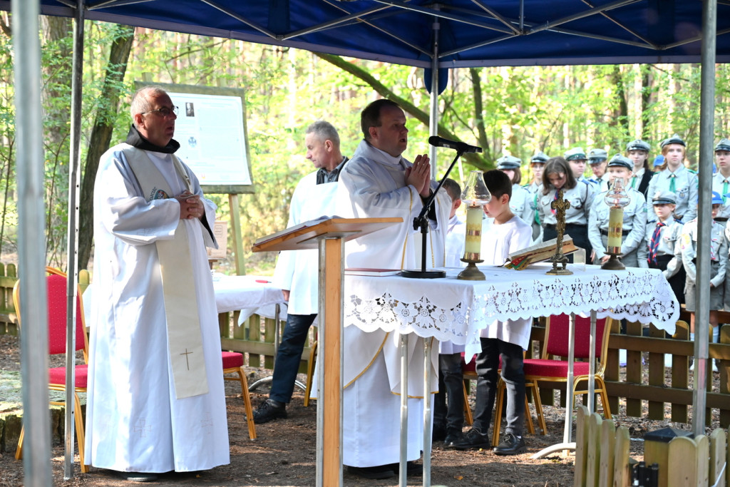 Uroczystość ku czci harcerzy zabitych w 1940 r.