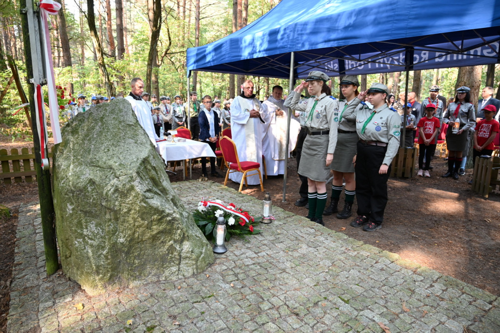 Uroczystość ku czci harcerzy zabitych w 1940 r.