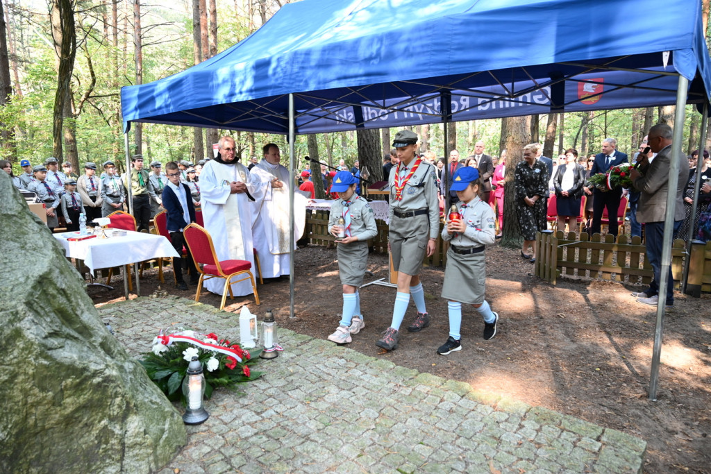 Uroczystość ku czci harcerzy zabitych w 1940 r.