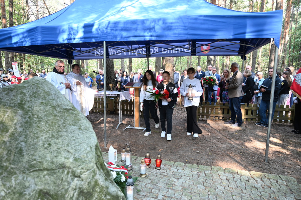 Uroczystość ku czci harcerzy zabitych w 1940 r.