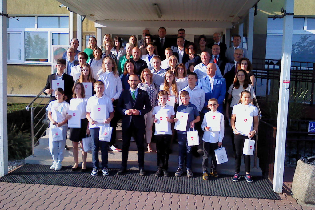 Wyróżnienie uczestników olimpiad na sesji Rady