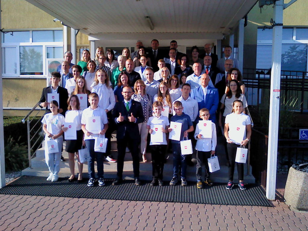 Wyróżnienie uczestników olimpiad na sesji Rady