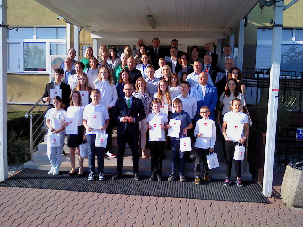 Wyróżnienie uczestników olimpiad na sesji Rady