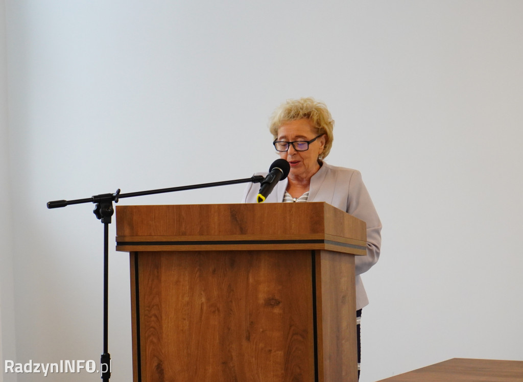 Wręczenie stypendiów uczniom na sesji Rady Powiatu