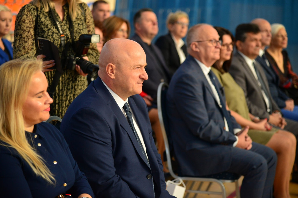 Wręczanie umów na finansowanie szkół zawodowych