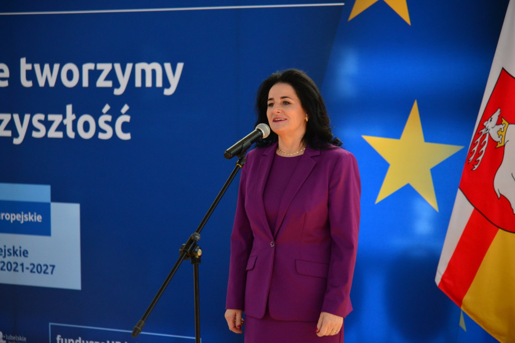 Wręczanie umów na finansowanie szkół zawodowych