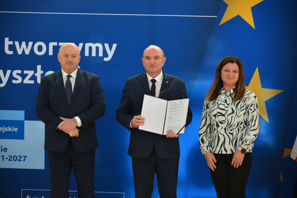 Wręczanie umów na finansowanie szkół zawodowych