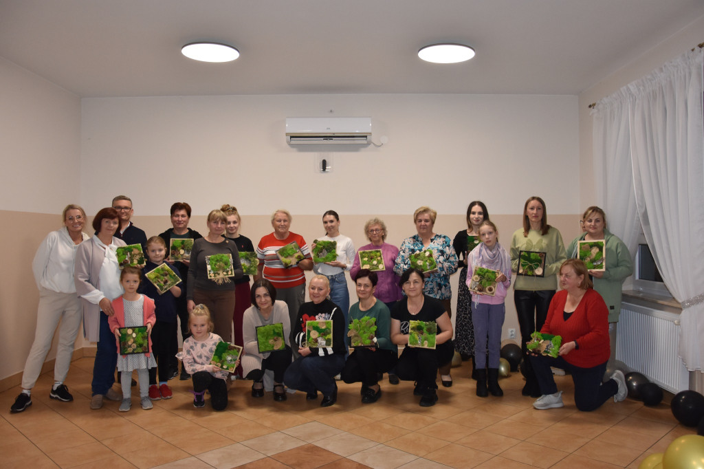 Warsztaty robienia obrazów z chrobotka w Maryninie