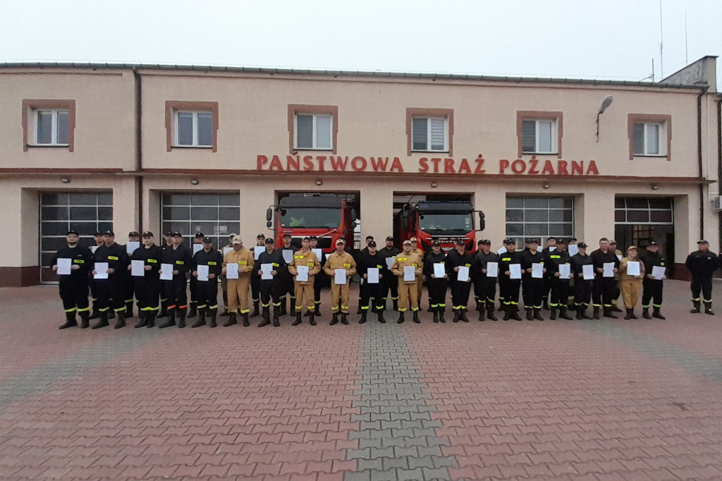 Strażacy z OSP po egzaminie