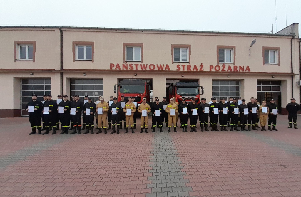Strażacy z OSP po egzaminie