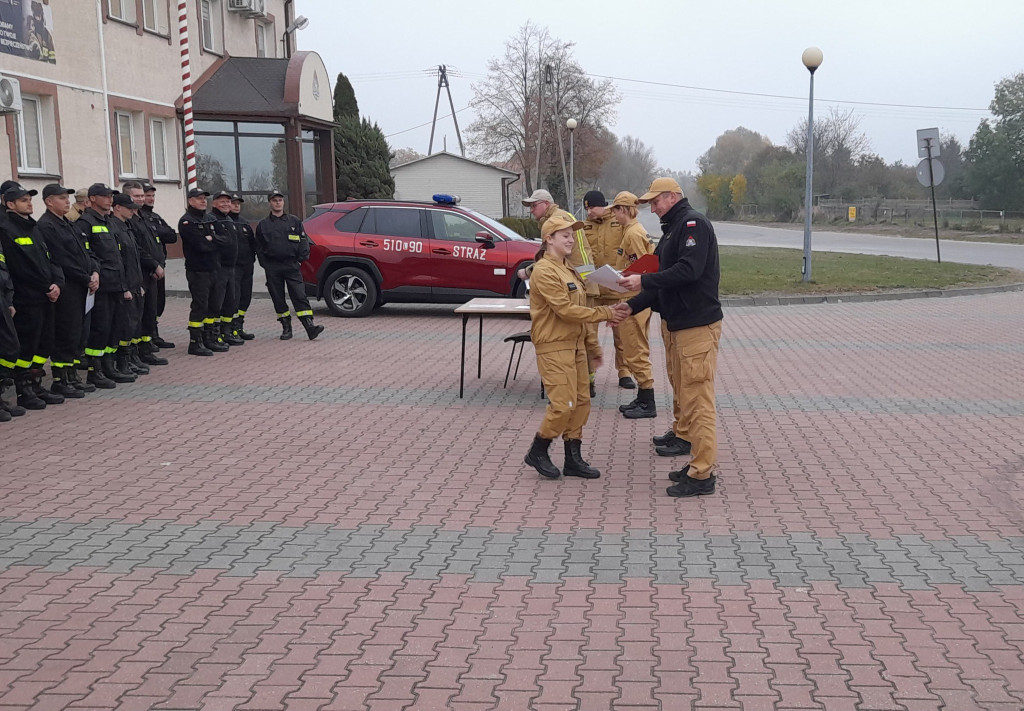 Strażacy z OSP po egzaminie