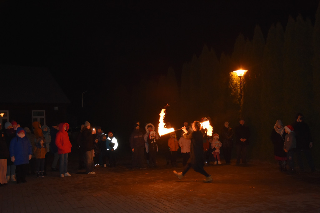 Uroczyste rozświetlenie choinki w Białej