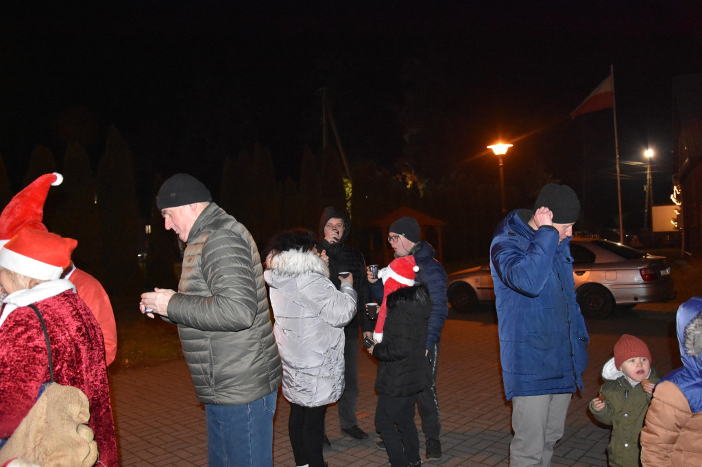 Uroczyste rozświetlenie choinki w Białej