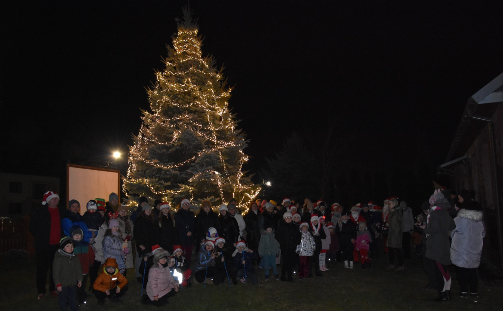 Uroczyste rozświetlenie choinki w Białej