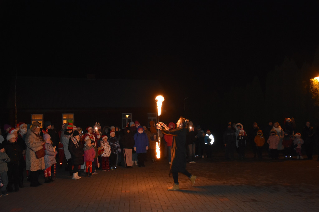 Uroczyste rozświetlenie choinki w Białej