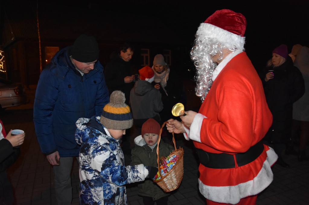 Uroczyste rozświetlenie choinki w Białej