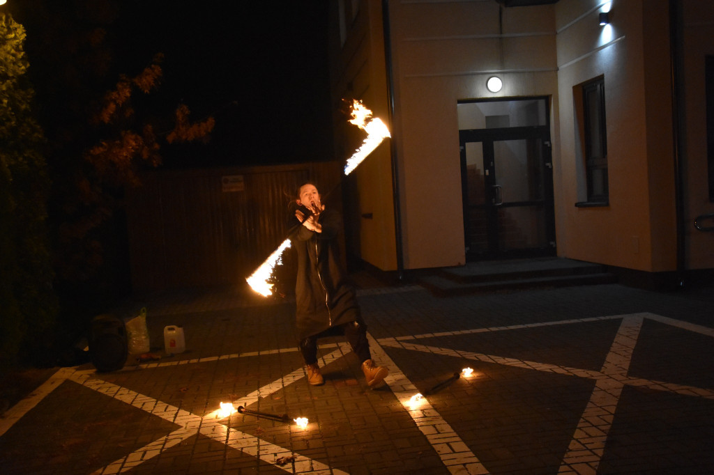 Uroczyste rozświetlenie choinki w Białej